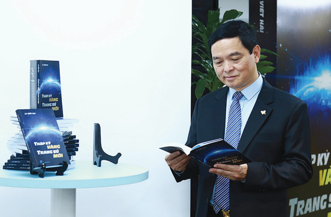 Chủ tịch HĐQT tập đoàn xây dựng Hòa Bình: 