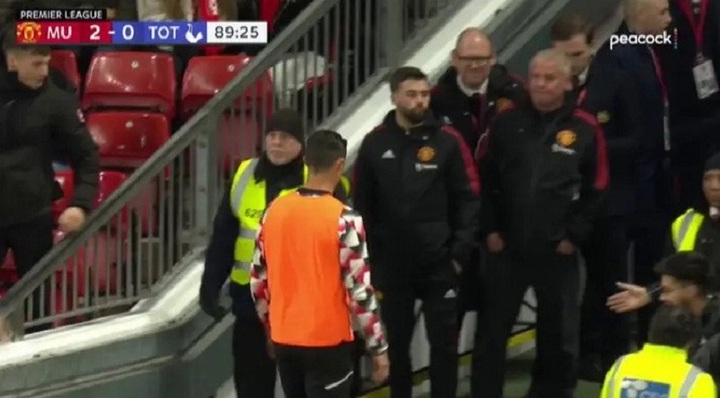 Ronaldo giận dỗi bỏ về sớm trong ngày MU hạ đẹp Tottenham, HLV Ten Hag vẫn điềm tĩnh