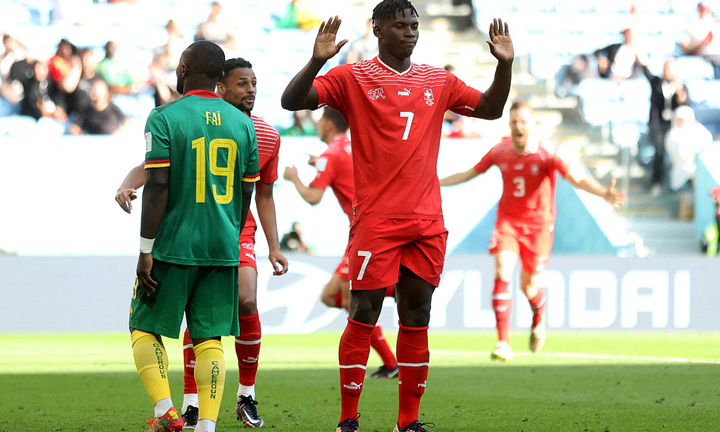 World Cup 2022: Ngôi sao tuyển Thuỵ Sĩ từ chối ăn mừng sau bàn lập công vào lưới Cameroon