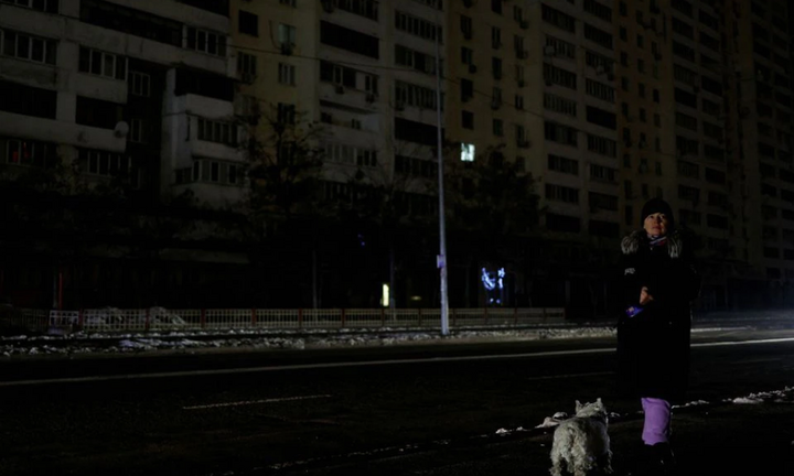 Kiev vẫn dựng cây thông Giáng sinh dù thiếu điện trầm trọng