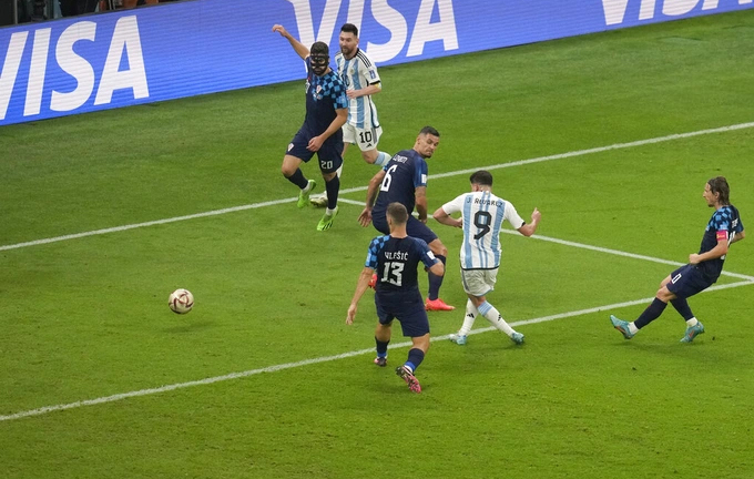 Messi thể hiện đẳng cấp, Argentina hạ đẹp Croatia 3-0, hiên ngang vào chung kết