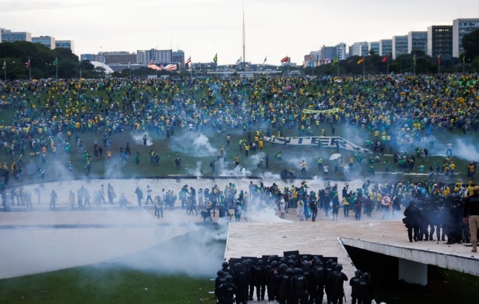 Tòa án Tối cao Brazil đình chỉ thống đốc vì để xảy ra bạo loạn ở thủ đô