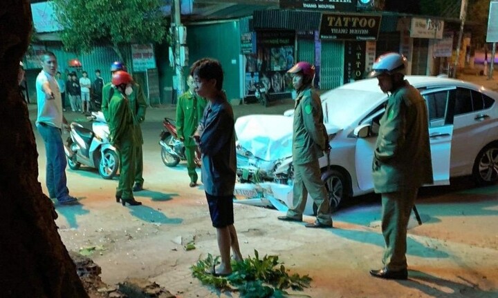 Xe con tông vào nhóm người trên vỉa hè, nghi do trả thù