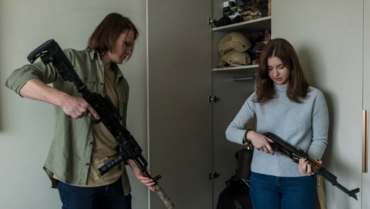 Cuộc sống của cặp đôi Ukraine làm đám cưới đúng ngày xung đột bắt đầu