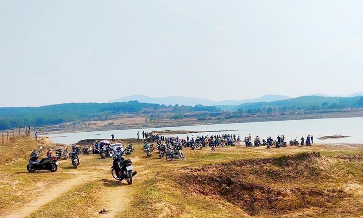 Kon Tum: Hai chị em đuối nước thương tâm khi theo cha mẹ đi cào hến