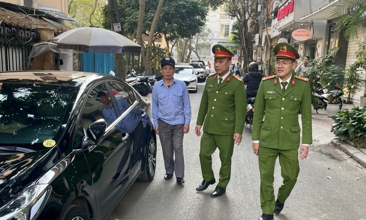 Phường Trung Hoà xử lý hàng quán chiếm vỉa hè sau phản ánh của Tạp chí Đời sống & Pháp luật