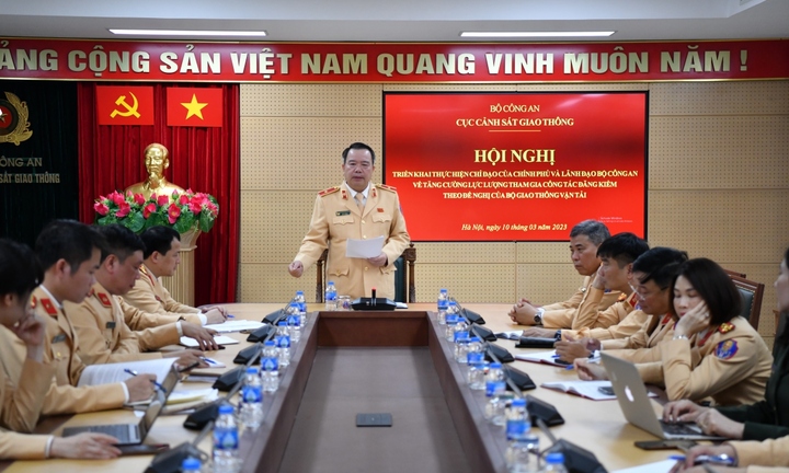 Cục CSGT tăng cường 50 chiến sĩ hỗ trợ các trung tâm đăng kiểm