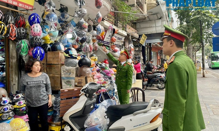 Quận Hai Bà Trưng quyết liệt xử lý vi phạm lòng đường, vỉa hè