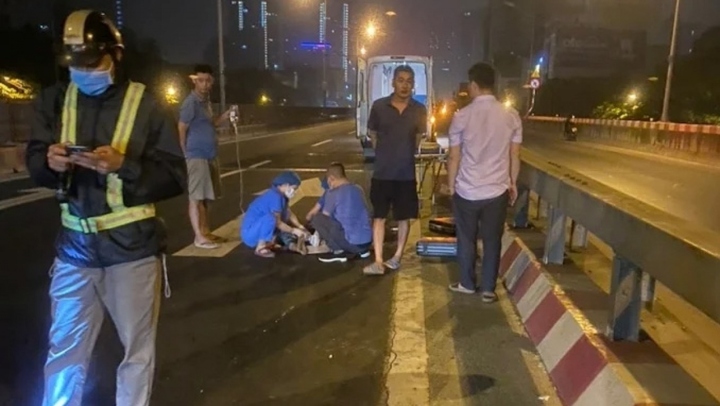Hà Nội: Tìm người thân của nạn nhân bị ô tô tông tử vong ở đường Vành đai 3 trên cao