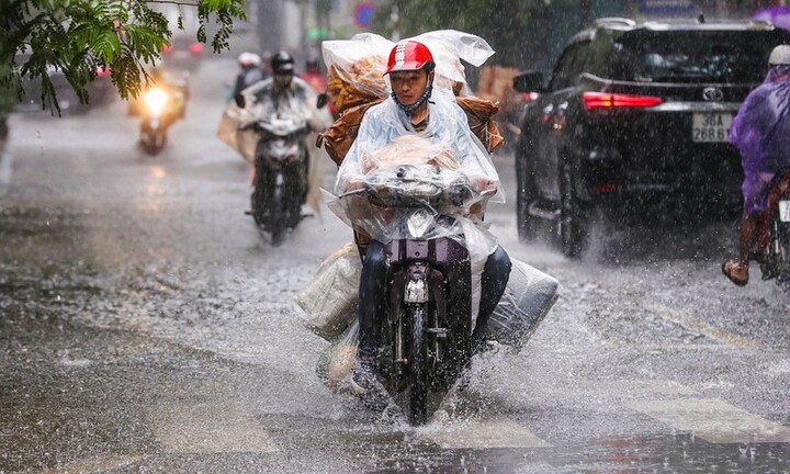 Hà Nội đón cơn mưa “vàng” giải nhiệt sau chuỗi ngày nắng nóng