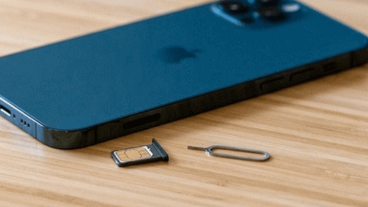 Đến nhà bạn ngủ, nam thanh niên