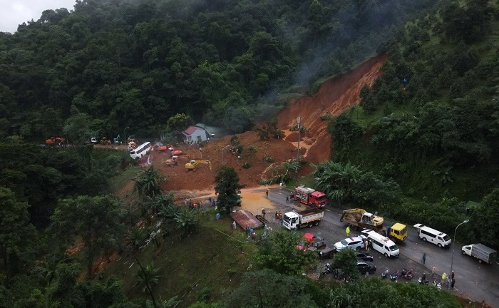 Vụ sạt lở nghiêm trọng trên đèo Bảo Lộc: Nghẹn lòng những tiếng khóc trong đêm mưa