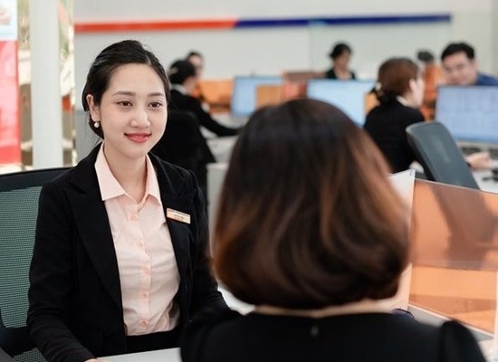 Người nhà Phó Tổng Giám đốc một ngân hàng bị xử phạt vì giao dịch 
