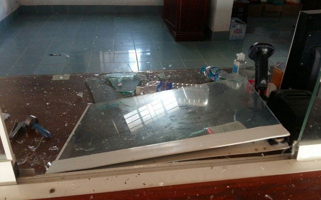 Tin tức thời sự mới nóng nhất 7/11: Xông vào bệnh viện điều trị COVID-19 đập phá đồ đạc