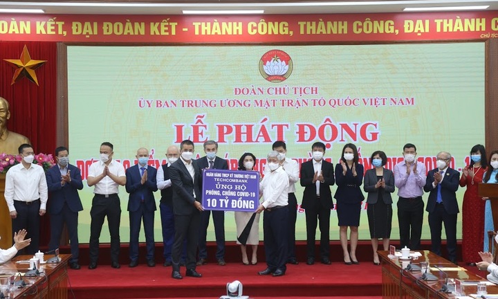 Techcombank tiếp tục ủng hộ 10 tỷ đồng để phòng chống và đẩy lùi dịch Covid 19
