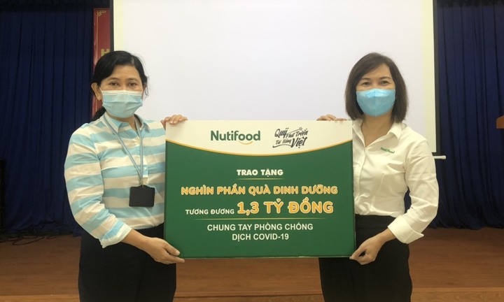 NutiFood và Ông Bầu trao tặng sản phẩm dinh dưỡng trị giá 1,3 tỷ đồng cho CBNV ngành y tế TP.HCM tham gia chống dịch Covid-19