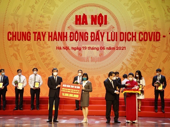 Geleximco và ABBANK trao 20 tỷ đồng đóng góp cho  Quỹ vaccine phòng Covid-19 