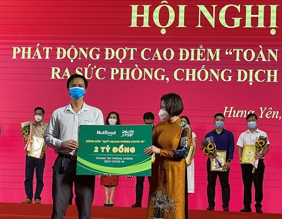 Qũy Phát triển Tài năng Việt tiếp năng lượng cho  lực lượng chống dịch Hà Tĩnh