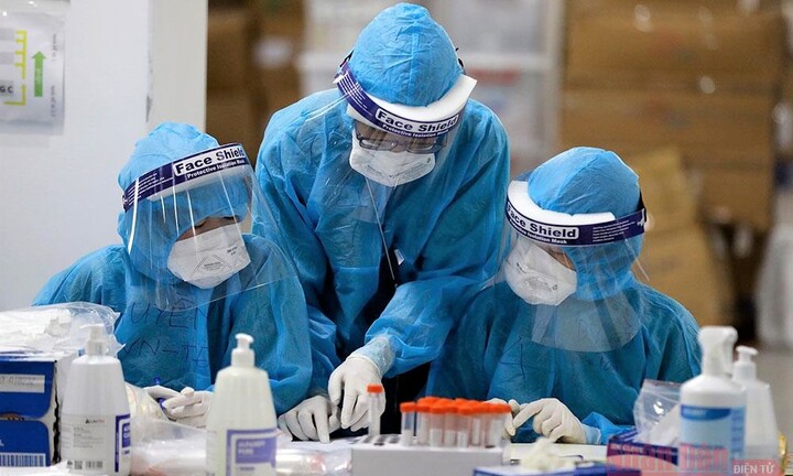 Novaland trao hệ thống tách chiết DNA-RNA tự động, tiếp sức cho các “chiến binh” thầm lặng sớm đẩy lùi Covid-19