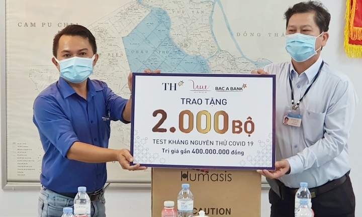 BAC A BANK trao tặng 2.000 bộ xét nghiệm nhanh Covid-19 góp sức chống dịch 