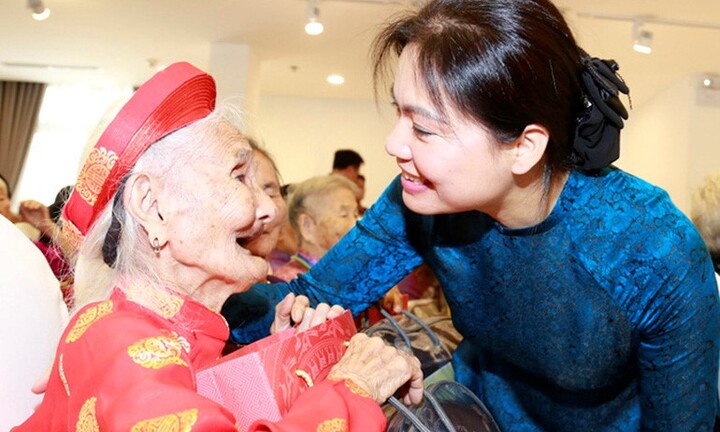 Nâng mức trợ cấp Bà mẹ Việt nam Anh hùng bằng 03 lần mức chuẩn