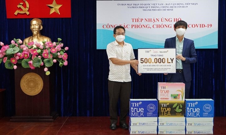 BAC A BANK cùng TẬP ĐOÀN TH trao tặng hơn 500.000 sản phẩm tốt cho sức khỏe tới TP. Hồ Chí Minh, ủng hộ công tác phòng, chống dịch COVID-19 