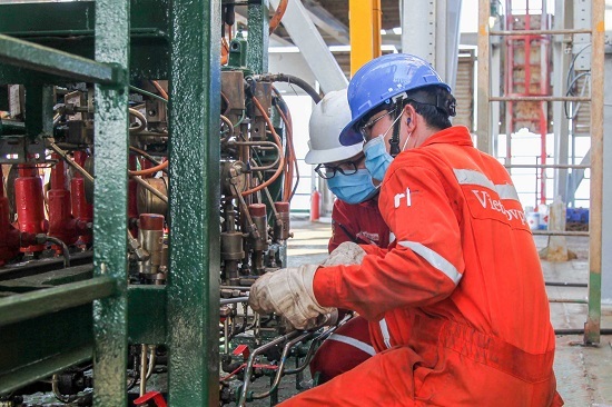Giải bài toán sản lượng khai thác dầu khí