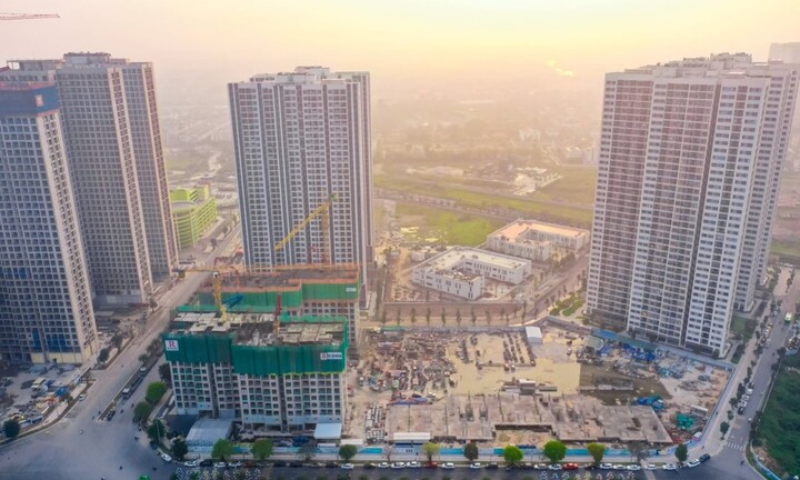 Chứng khoán “phập phồng”, bất động sản bứt phá