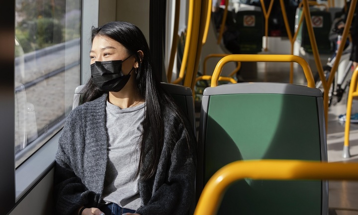 Vì sao nhiều người chịu đi làm xa hàng chục km dù xót xăng, đau lưng? 