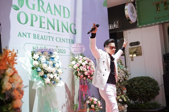 Anh Quân Idol tham dự “Hello Viet Nam” của Thẩm mỹ Quốc tế Ant Beauty Center