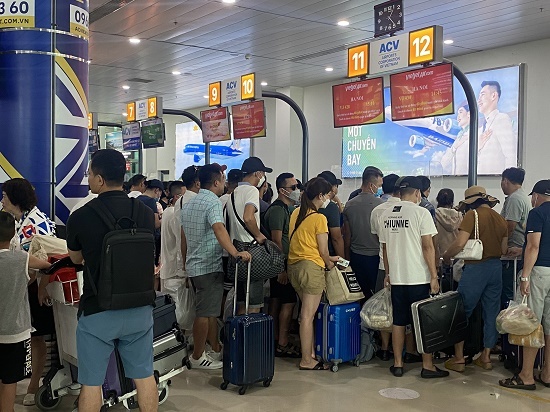 Cao điểm hè, hành khách có thể “bay trước, trả sau”