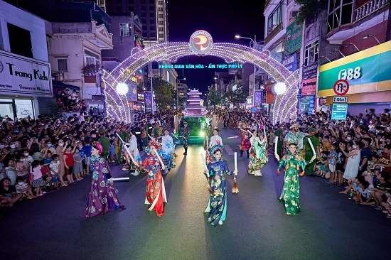 Những sắc màu mê hoặc tại Lễ hội đường phố Carnival Hà Nam