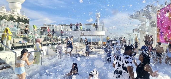 Tận hưởng kỳ nghỉ trong mơ trên du thuyền Genting Dream cùng anh Nguyễn Trần Hoàng Phương