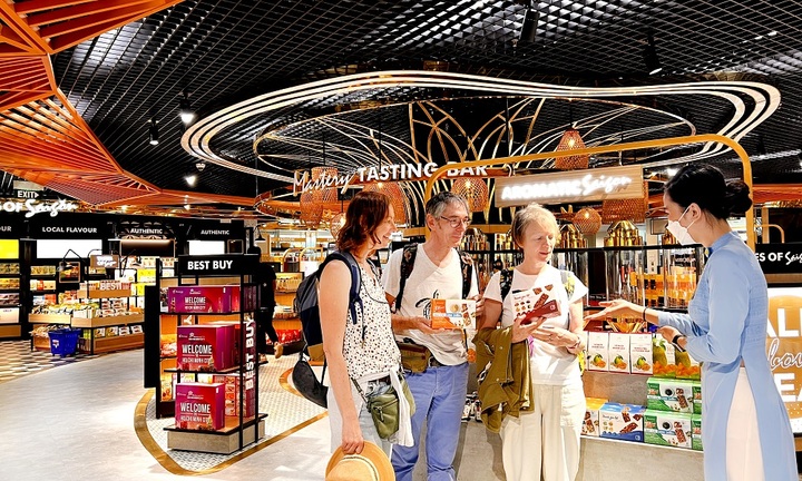 Nét đẹp văn hóa Việt ở sân bay Tân Sơn Nhất