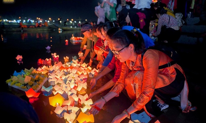 Chùa Ba Vàng tổ chức ‘Đại lễ Cầu siêu - Thả hoa đăng tri ân các anh hùng liệt sĩ bên bờ sông Thạch Hãn’ 