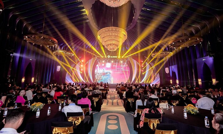 Chạm hạnh phúc, trải nghiệm giao thừa “không lặng lẽ” tại đảo Ngọc