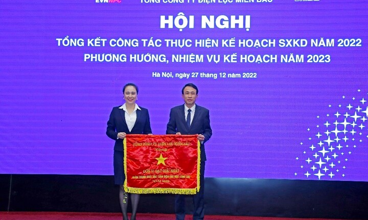 Công ty Điện lực Hưng Yên giữ vững ngọn cờ đầu