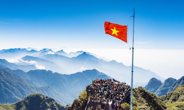 Tưng bừng khai mạc Lễ hội khèn hoa trên đỉnh thiêng Fansipan