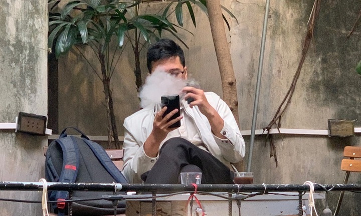 Thuốc lá điện tử: Biết độc hại… nhưng vẫn sử dụng