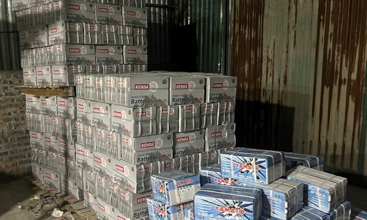 QLTT Hà Nội: Tạm giữ hàng chục nghìn sản phẩm không rõ nguồn gốc