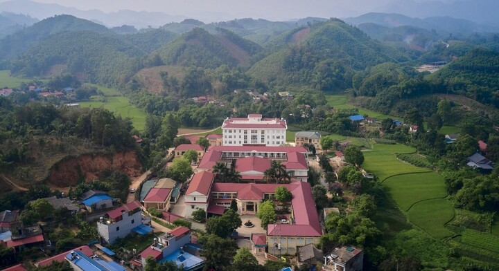 Đưa vào hoạt động Nhà khám chữa bệnh - Bệnh viện Đa khoa huyện Định Hóa (Thái Nguyên) do Tập đoàn Sun Group tài trợ