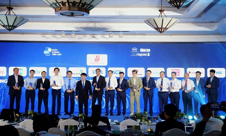Agribank đồng hành thúc đẩy thanh toán không tiền mặt