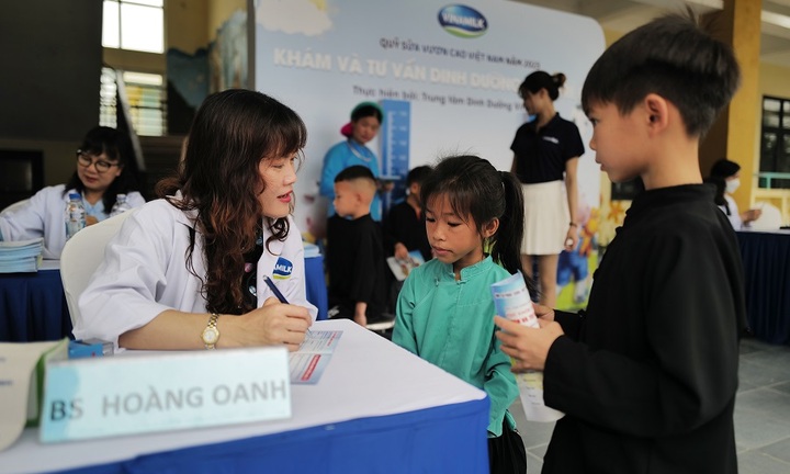 Theo chân quỹ sữa trên những hành trình “trao sữa, gửi niềm vui”