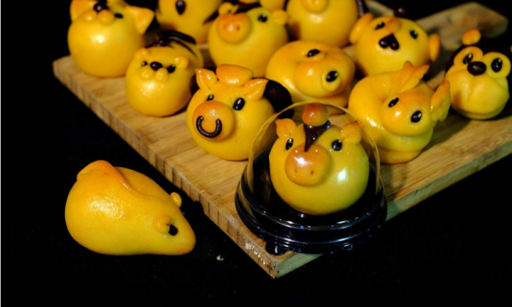 Bánh trung thu con thú 10 năm vẫn hút khách tại Hà Nội