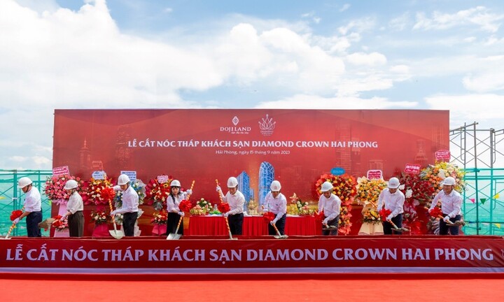 DOJILAND chính thức cất nóc tòa tháp khách sạn Diamond Crown Hai Phong
