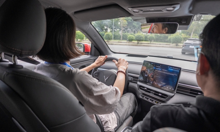 Khách hàng tại TP HCM dành mưa lời khen cho VF 6