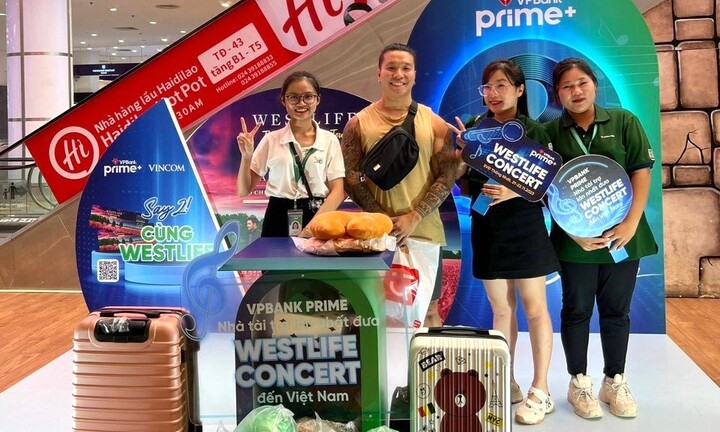 Sốt vé Westlife: Đừng lo, đến ngay Vincom săn là có