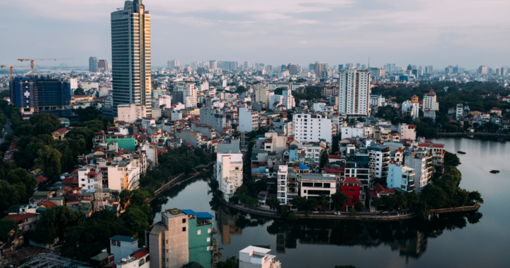 Các quận nội thành Hà Nội chuẩn bị mưa to, cảnh báo gió mạnh và sấm sét