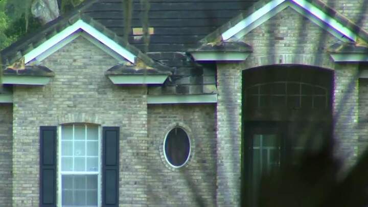 Thót tim màn đấu súng giữa hai đứa trẻ và cảnh sát Mỹ