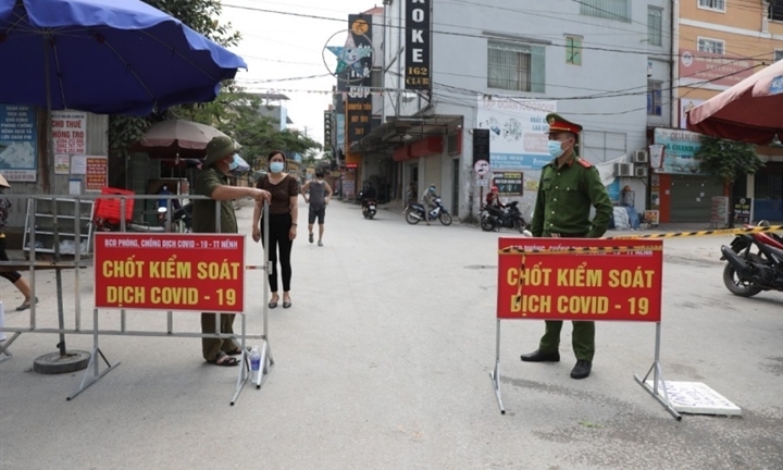 Bắc Giang: Để người dân ra ngoài khi đang cách ly xã hội, bí thư xã bị tạm đình chỉ
